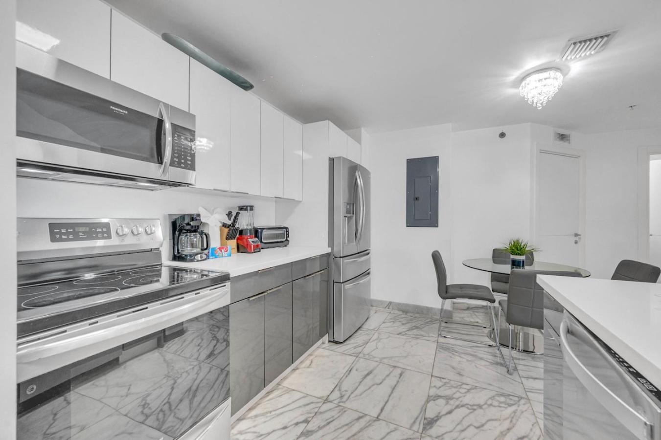 Subtle 2 Bed In Edgewater Near Downtown With Free Parking Appartement Miami Buitenkant foto