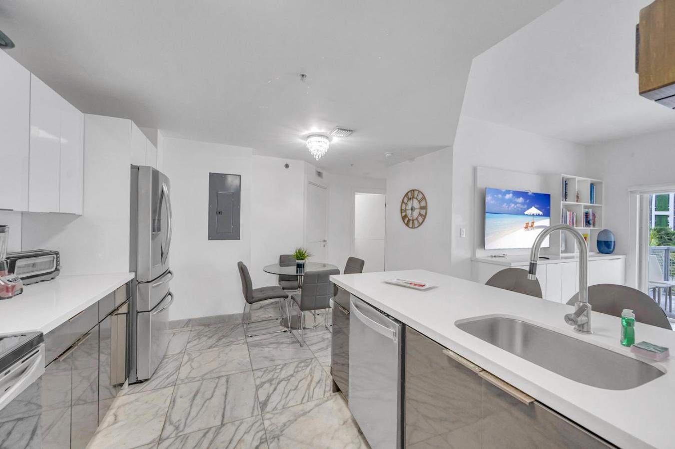 Subtle 2 Bed In Edgewater Near Downtown With Free Parking Appartement Miami Buitenkant foto