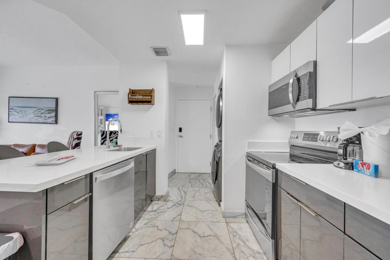 Subtle 2 Bed In Edgewater Near Downtown With Free Parking Appartement Miami Buitenkant foto