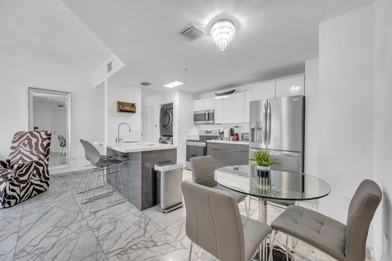 Subtle 2 Bed In Edgewater Near Downtown With Free Parking Appartement Miami Buitenkant foto